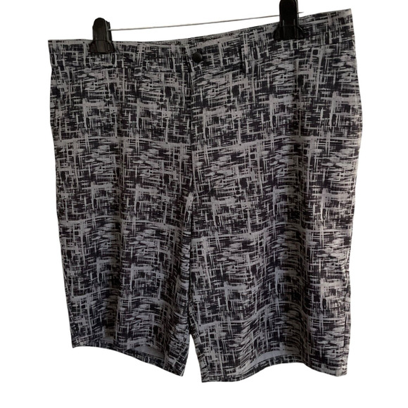 Haggar Men’s Active Series Cruise Hybrid Shorts Size 36 Black White Abstract - Picture 1 of 14